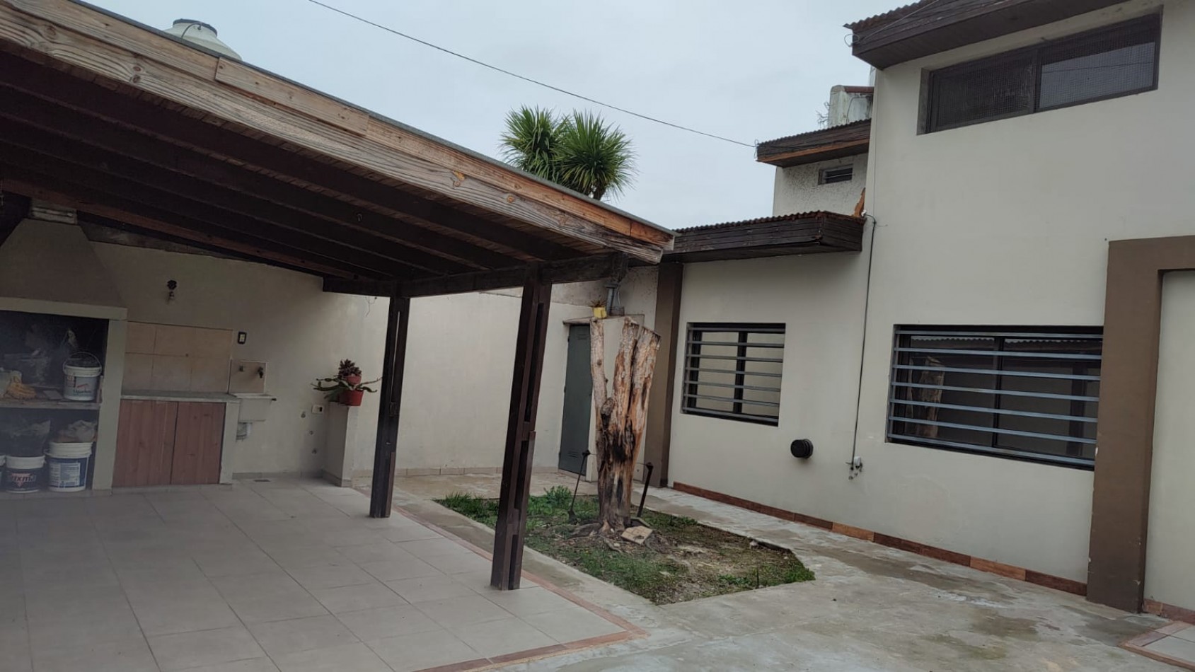 20E/ 68 Y 69 - CASA INTERNA EN PH- 3 DORM - DOS BAÑOS - PATIO- APTO BANCO  