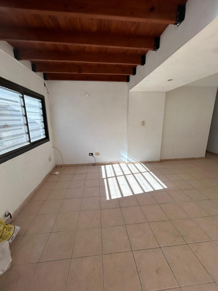 20E/ 68 Y 69 - CASA INTERNA EN PH- 3 DORM - DOS BAÑOS - PATIO- APTO BANCO  