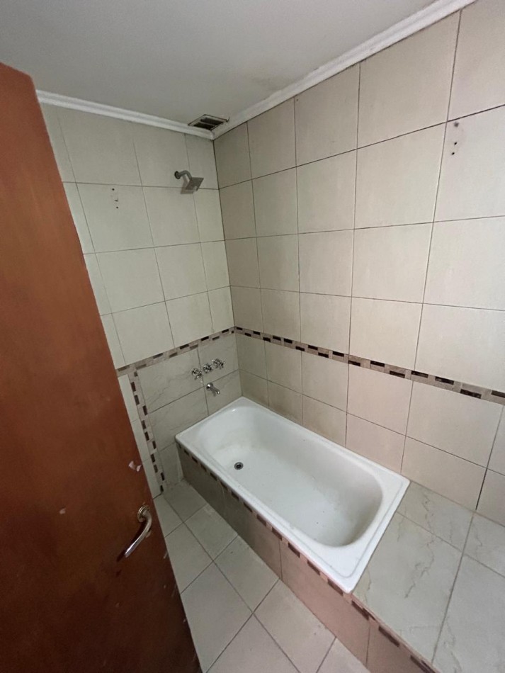 20E/ 68 Y 69 - CASA INTERNA EN PH- 3 DORM - DOS BAÑOS - PATIO- APTO BANCO  