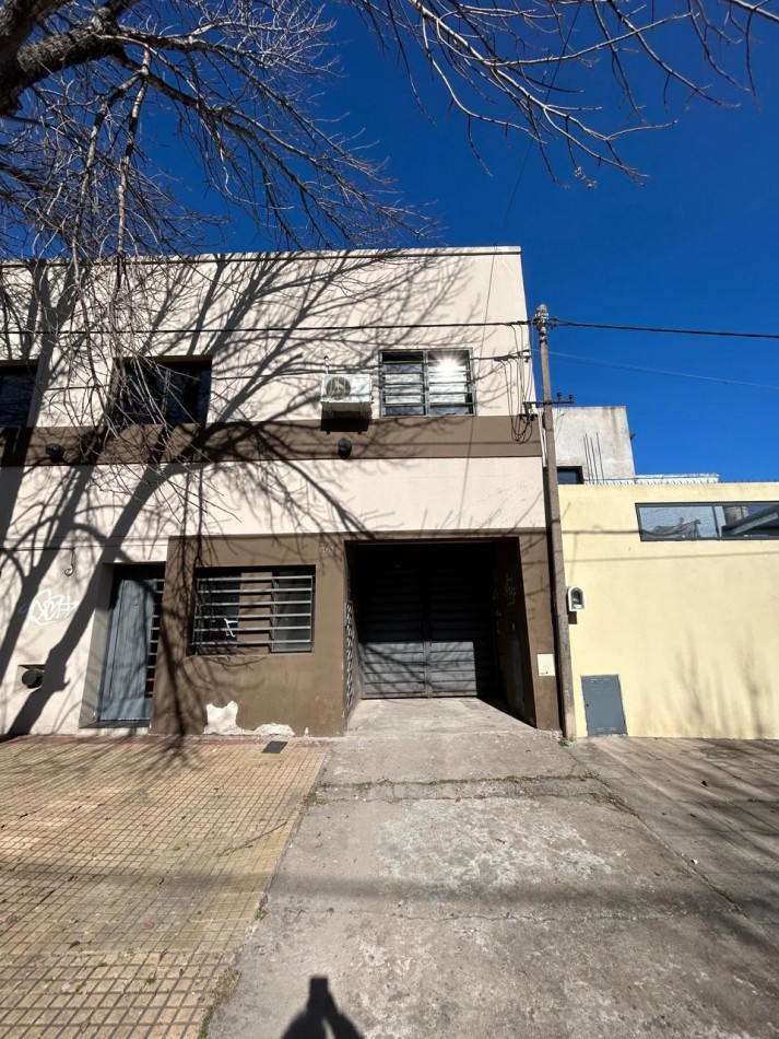 20E/ 68 Y 69 - CASA INTERNA EN PH- 3 DORM - DOS BAÑOS - PATIO- APTO BANCO  