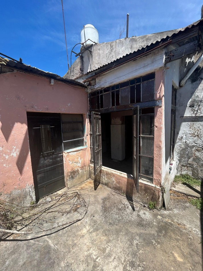 115 e/ 38 y 39 - casa a refaccionar o demoler - barrio Hipodromo