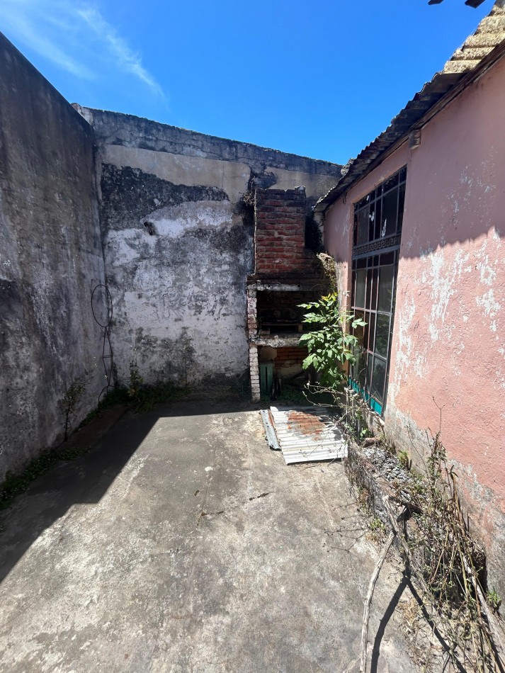 115 e/ 38 y 39 - casa a refaccionar o demoler - barrio Hipodromo