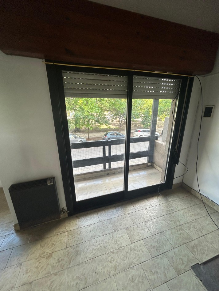50 e/ 19 y 20 - PH EN PLANTA ALTA 2 DORM- PLAZA MALVINAS