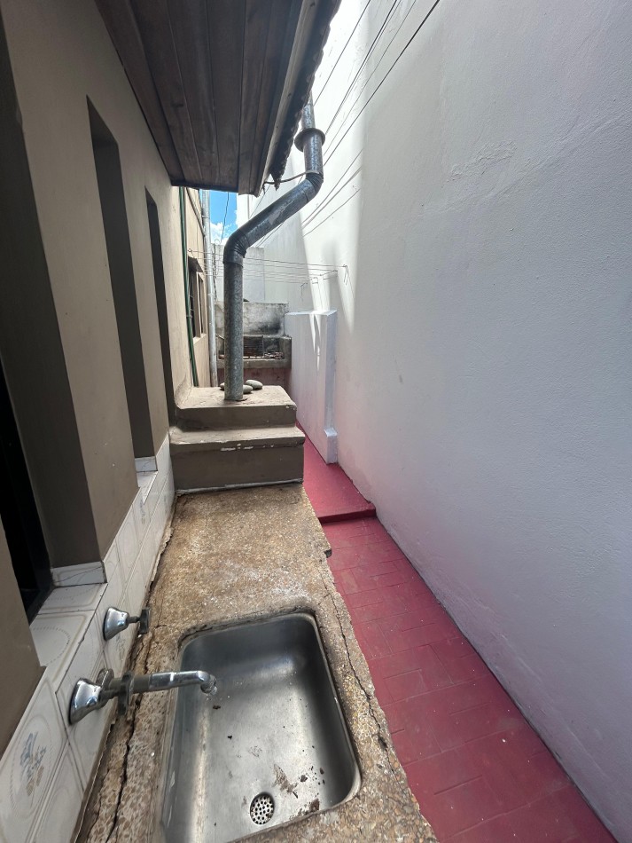 50 e/ 19 y 20 - PH EN PLANTA ALTA 2 DORM- PLAZA MALVINAS