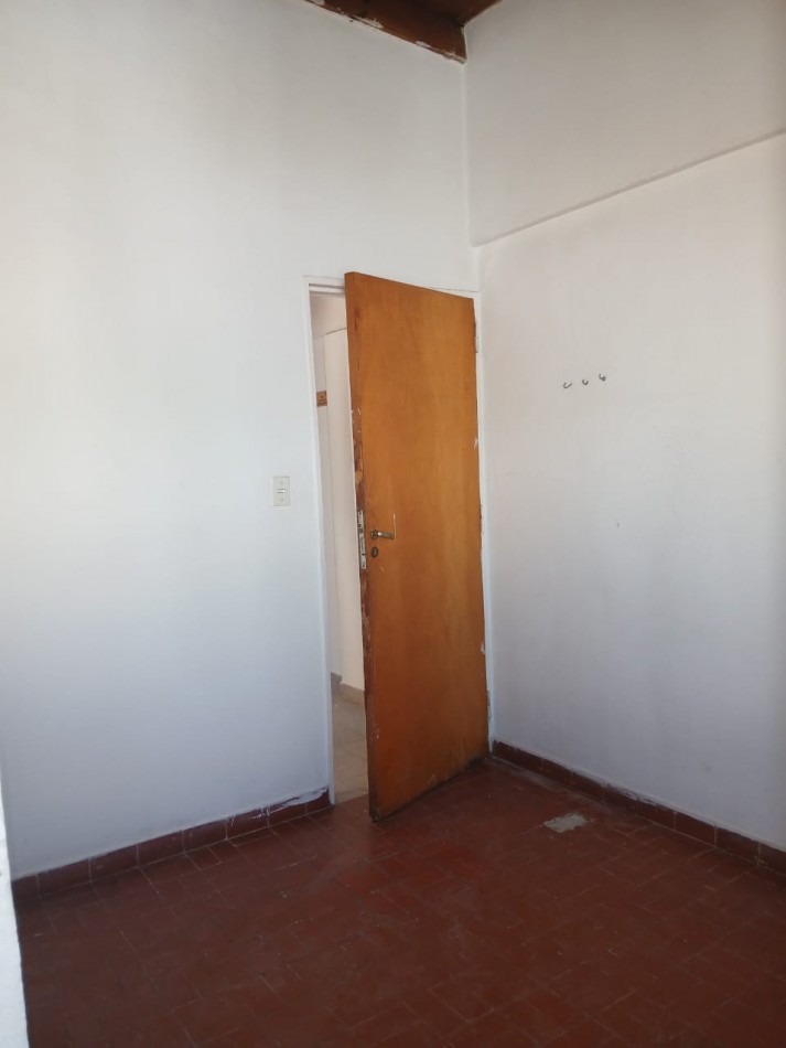 58 E/ 28 Y 29 - 2 DORM - 2 DO PISO POR ESCALERA