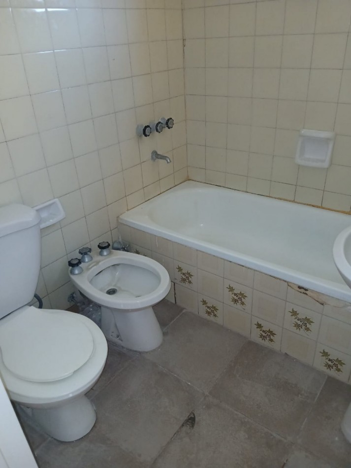 58 E/ 28 Y 29 - 2 DORM - 2 DO PISO POR ESCALERA