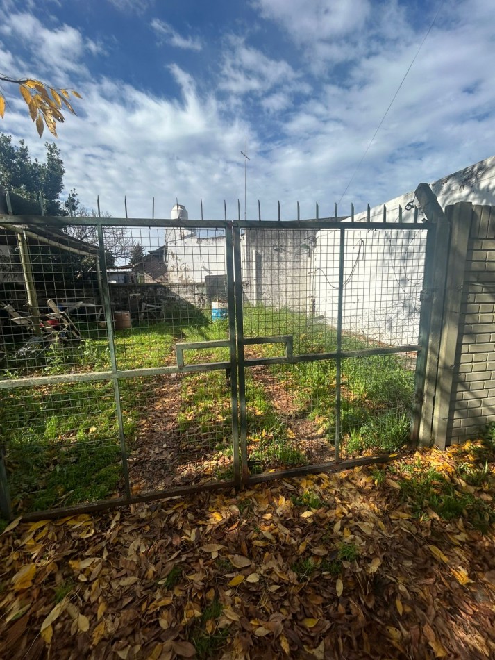 144 ESQ 55- VENTA LOTE CON TRES LOCALES - 10 X 20