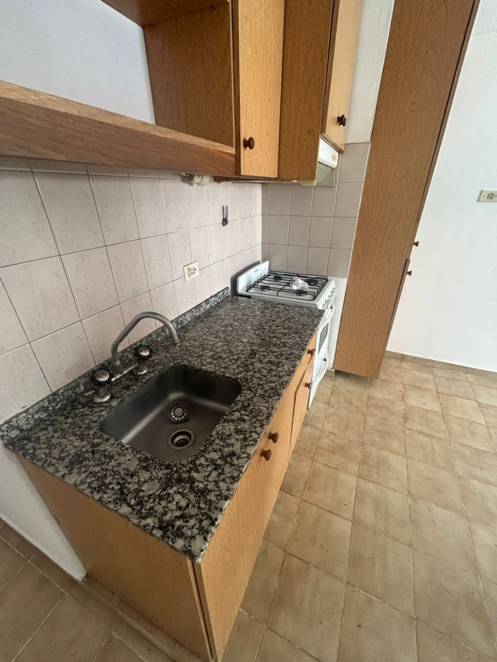 46 e/ 14 y 15 - 1 dorm con balcon - luminoso 