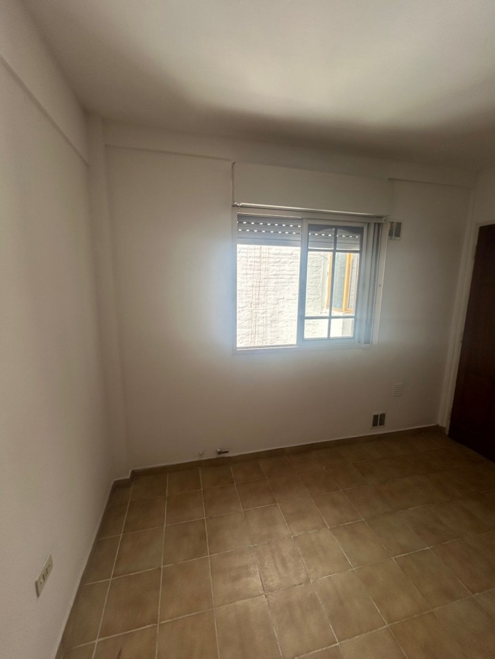 46 e/ 14 y 15 - 1 dorm con balcon - luminoso 