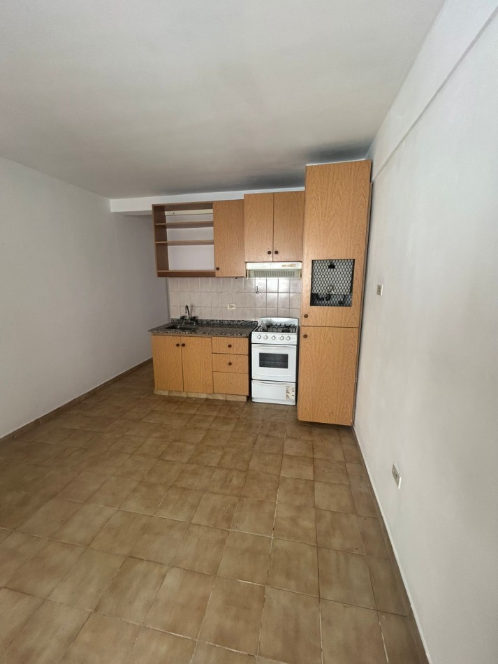 46 e/ 14 y 15 - 1 dorm con balcon - luminoso 