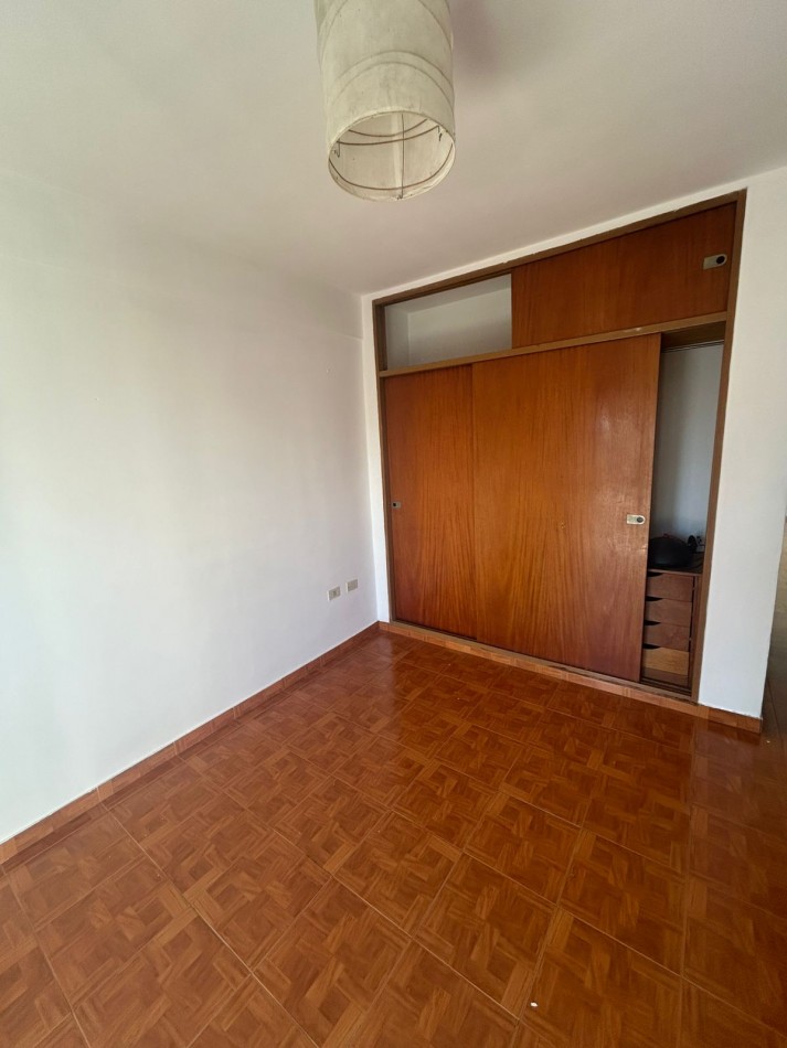 46 e/ 14 y 15 - 1 dorm con balcon - luminoso 