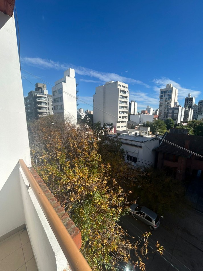 46 e/ 14 y 15 - 1 dorm con balcon - luminoso 