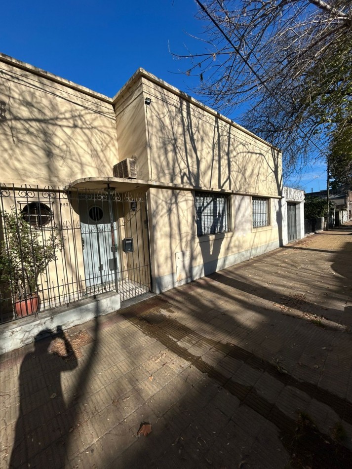 70 E/ 14 Y 15 - CASA LOTE PROPIO - LOTE 10X10 - APTO BANCO 