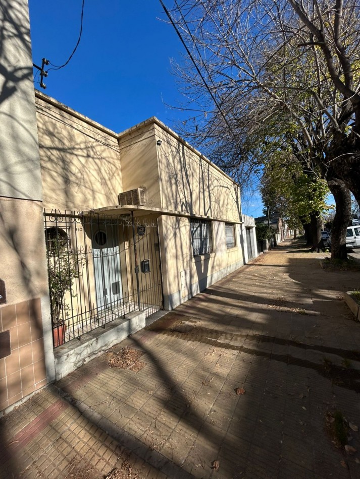 70 E/ 14 Y 15 - CASA LOTE PROPIO - LOTE 10X10 - APTO BANCO 