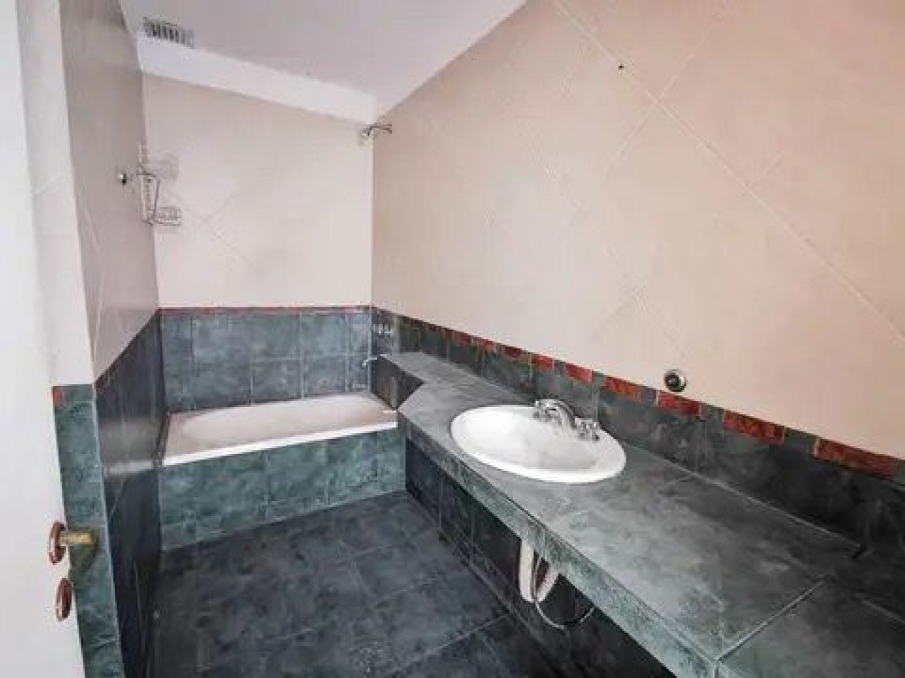 34 E/ 28 Y 29 - DEPARTAMENTO EN PLANTA ALTA - APTO BANCO - LA PLATA