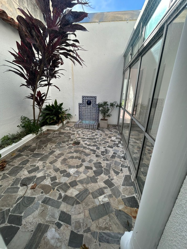 6 E/ 57 Y 58- CASA EN ALQUILER - TRES DORMITORIOS - GARAGE - PARQUE