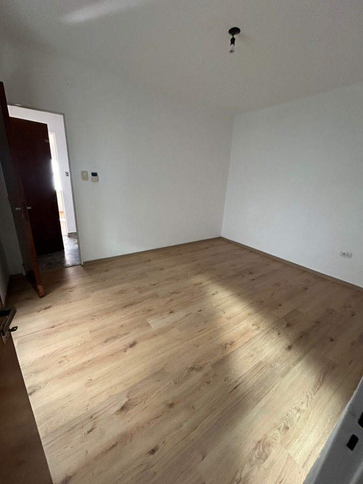 6 E/ 57 Y 58- CASA EN ALQUILER - TRES DORMITORIOS - GARAGE - PARQUE