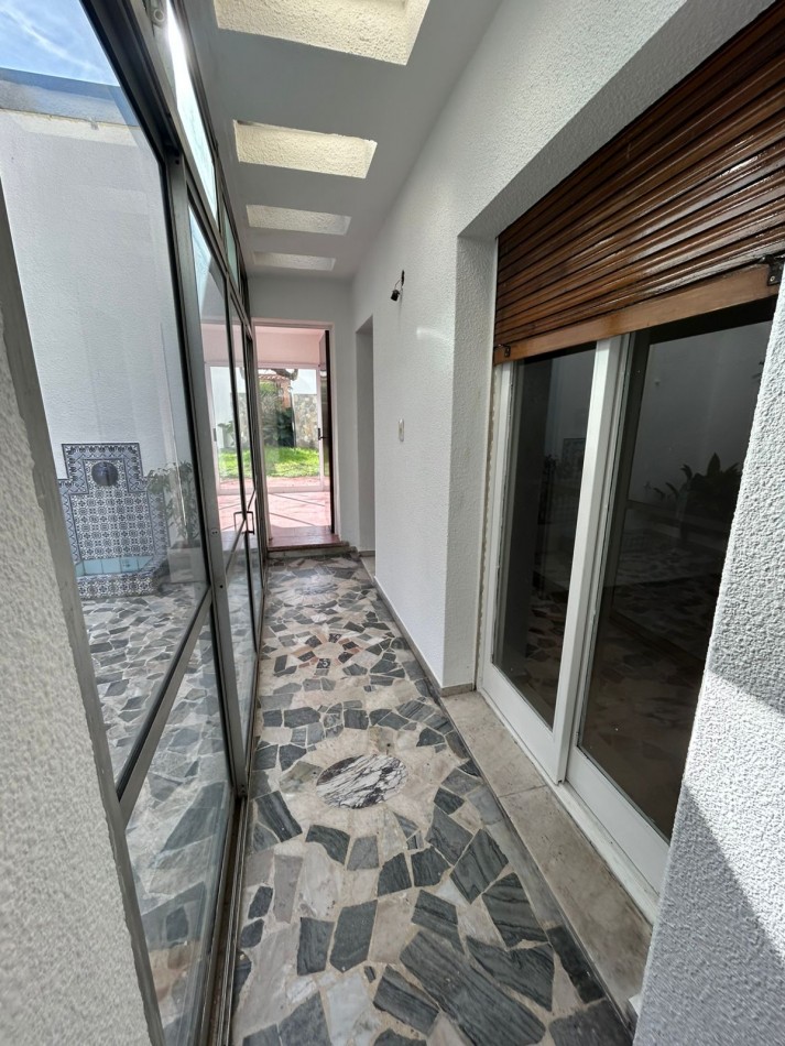 6 E/ 57 Y 58- CASA EN ALQUILER - TRES DORMITORIOS - GARAGE - PARQUE