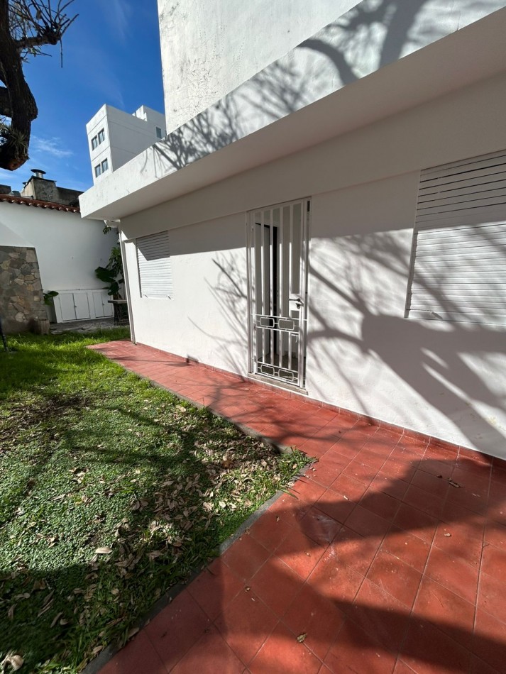 6 E/ 57 Y 58- CASA EN ALQUILER - TRES DORMITORIOS - GARAGE - PARQUE
