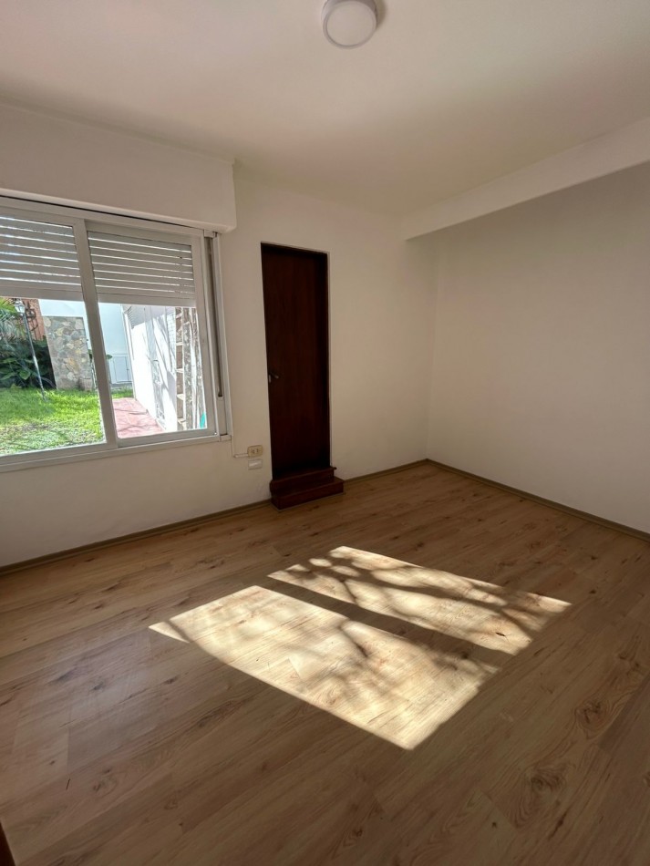 6 E/ 57 Y 58- CASA EN ALQUILER - TRES DORMITORIOS - GARAGE - PARQUE