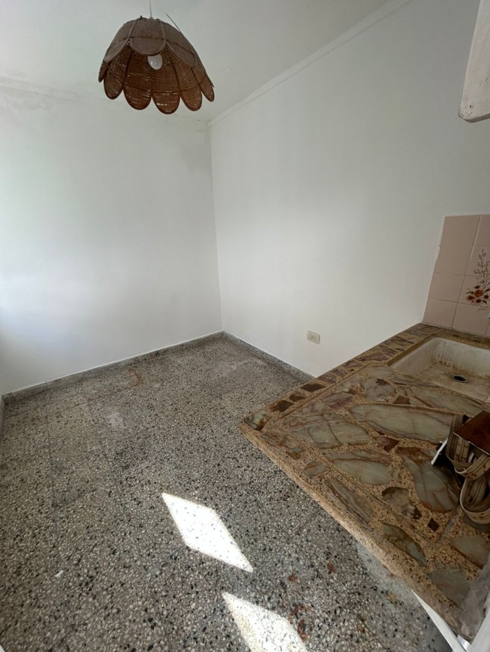 6 E/ 57 Y 58- CASA EN ALQUILER - TRES DORMITORIOS - GARAGE - PARQUE