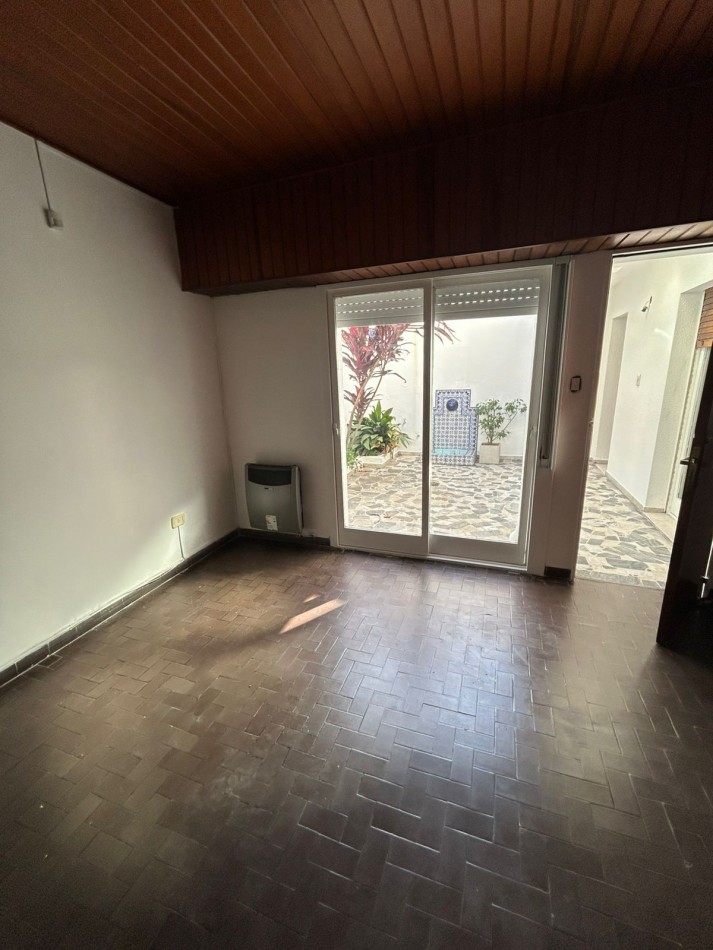 6 E/ 57 Y 58- CASA EN ALQUILER - TRES DORMITORIOS - GARAGE - PARQUE