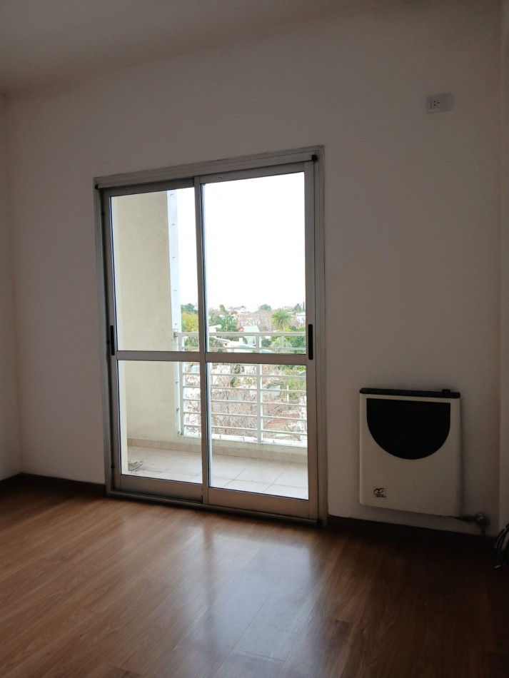 AV60 E/ 29 Y 30- EXCELENTE DEPARTAMENTO DE 1 DORMITORIO CON BALCON Y COCHERA DOBLE- EN ALQUILER 