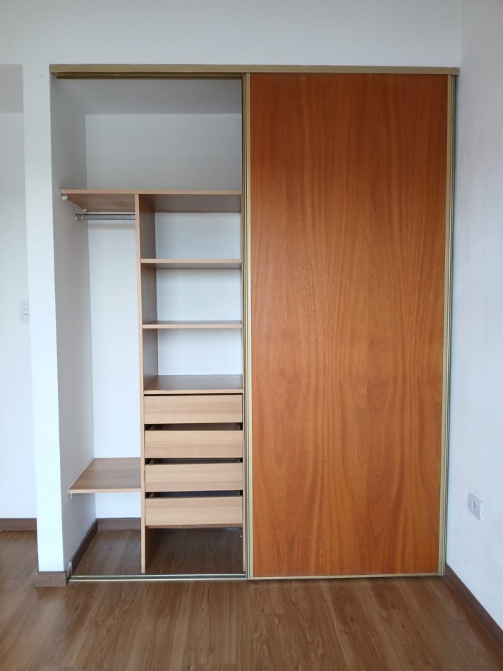 AV60 E/ 29 Y 30- EXCELENTE DEPARTAMENTO DE 1 DORMITORIO CON BALCON Y COCHERA DOBLE- EN ALQUILER 