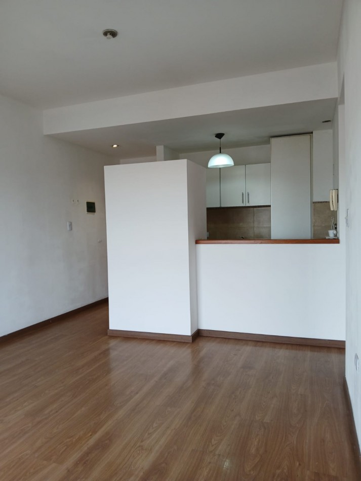 AV60 E/ 29 Y 30- EXCELENTE DEPARTAMENTO DE 1 DORMITORIO CON BALCON Y COCHERA DOBLE- EN ALQUILER 