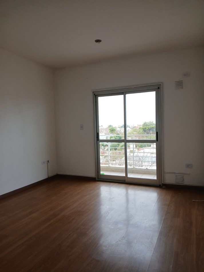 AV60 E/ 29 Y 30- EXCELENTE DEPARTAMENTO DE 1 DORMITORIO CON BALCON Y COCHERA DOBLE- EN ALQUILER 