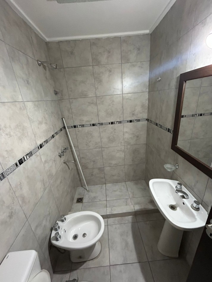 70 e/ 4 y 5 - PH CON ENTRADA INDEPENDIENTE -2 DORM +PATIO 