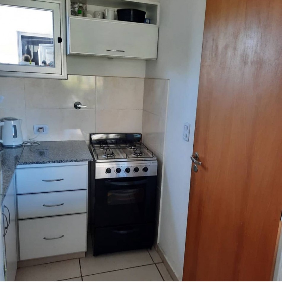 18 E/ 39 Y 40 - DEPARTAMENTO DE 2 DORM  - 4 TO PISO AL FRENTE - SEMIPISO