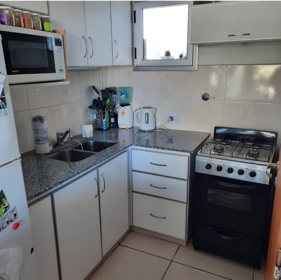 18 E/ 39 Y 40 - DEPARTAMENTO DE 2 DORM  - 4 TO PISO AL FRENTE - SEMIPISO