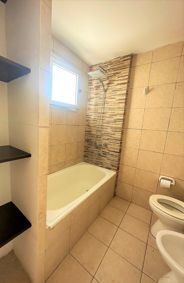 18 E/ 39 Y 40 - DEPARTAMENTO DE 2 DORM  - 4 TO PISO AL FRENTE - SEMIPISO