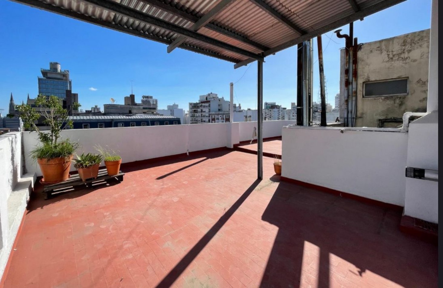 51 esq 8 - depto con terraza privada- centro de la ciudad