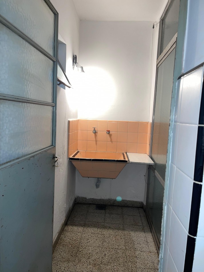 AV 1 E/ 61 Y 62 - PH UN DORMITORIO - CON PATIO