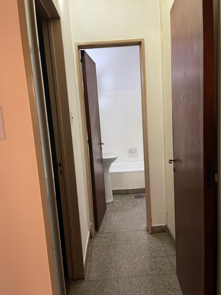 AV 1 E/ 61 Y 62 - PH UN DORMITORIO - CON PATIO