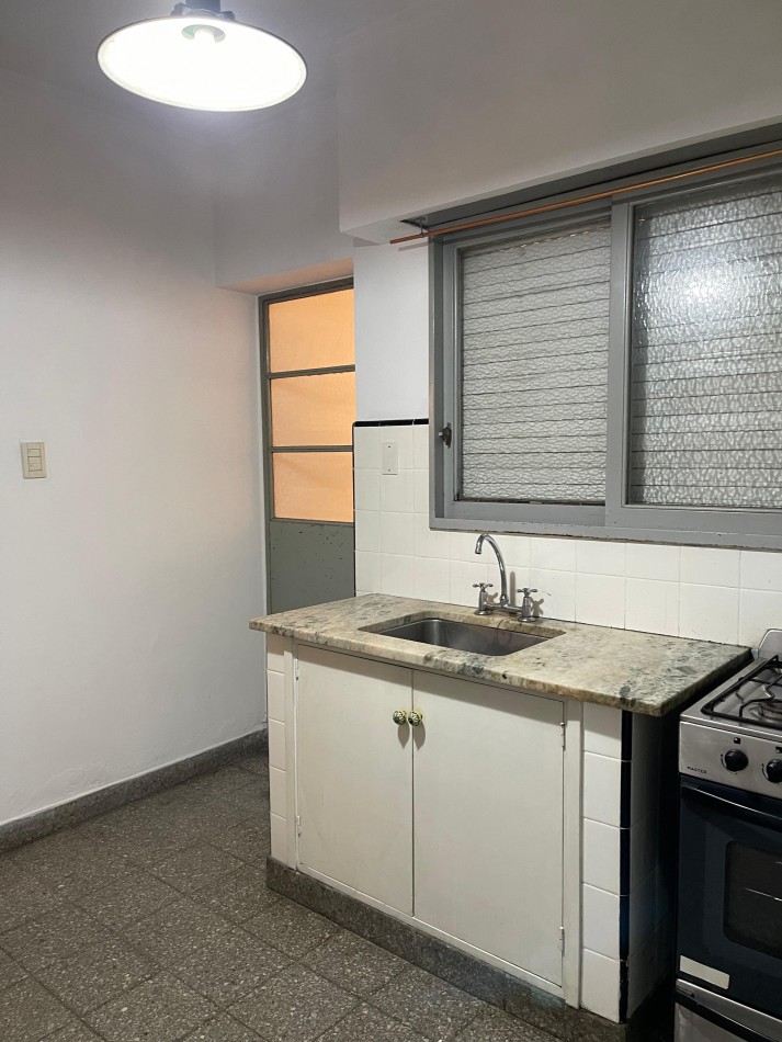 AV 1 E/ 61 Y 62 - PH UN DORMITORIO - CON PATIO