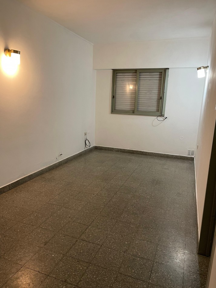 AV 1 E/ 61 Y 62 - PH UN DORMITORIO - CON PATIO