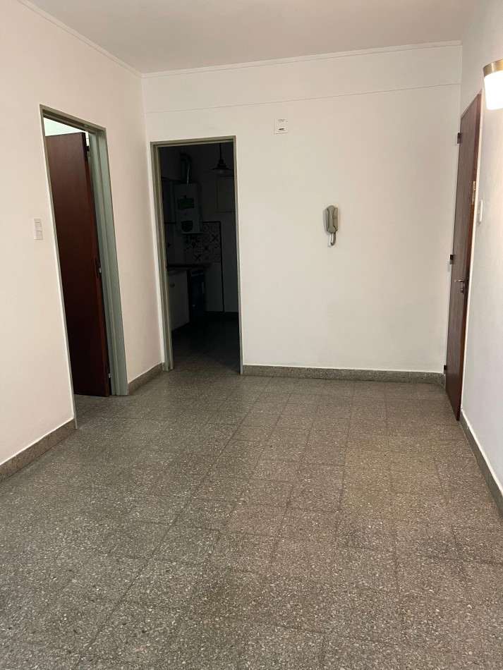 AV 1 E/ 61 Y 62 - PH UN DORMITORIO - CON PATIO