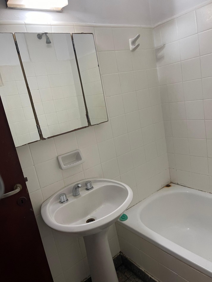AV 1 E/ 61 Y 62 - PH UN DORMITORIO - CON PATIO