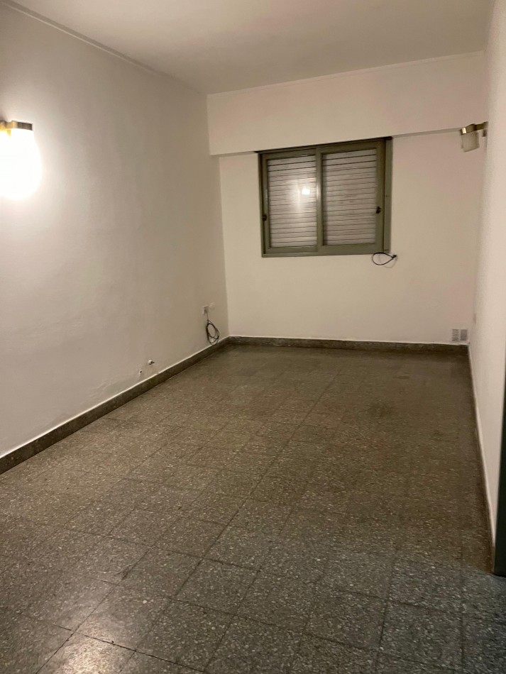AV 1 E/ 61 Y 62 - PH UN DORMITORIO - CON PATIO
