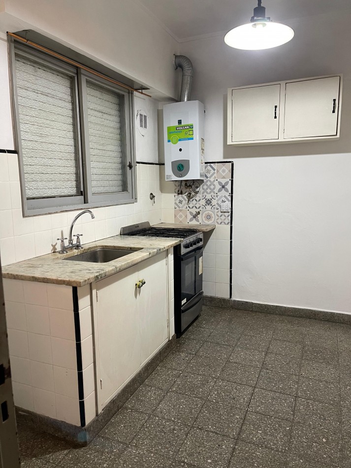 AV 1 E/ 61 Y 62 - PH UN DORMITORIO - CON PATIO