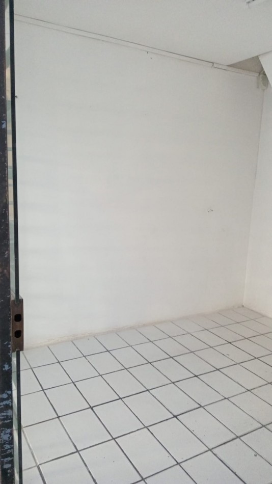 8 ESQ 47 - LOCAL EN GALERIA PLANTA ALTA