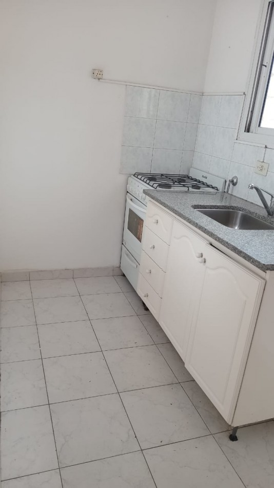 EXCELENTE DEPARTAMENTO DE 1 DORMITORIO -LIVING COMEDOR - COCINA EQUIPADA  
