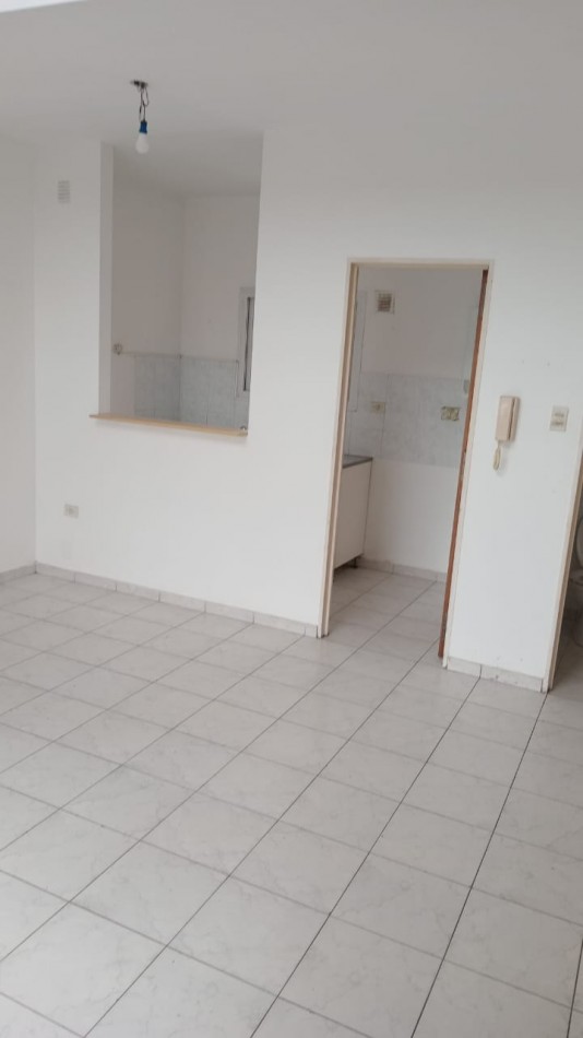 EXCELENTE DEPARTAMENTO DE 1 DORMITORIO -LIVING COMEDOR - COCINA EQUIPADA  