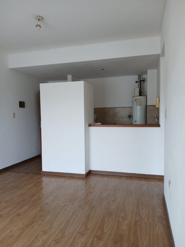 60 Y 30 - DEPTO CON BALCON - EDIFICIO CREDIL 
