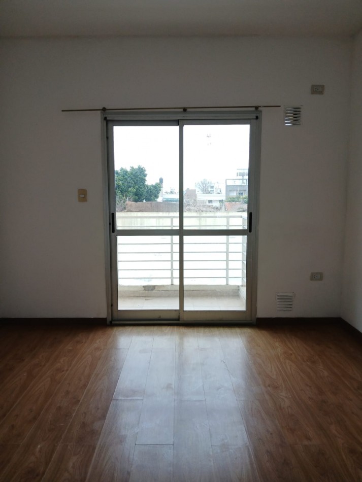 60 Y 30 - DEPTO CON BALCON - EDIFICIO CREDIL 