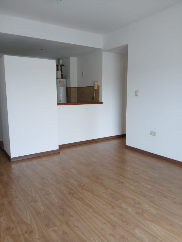 60 Y 30 - DEPTO CON BALCON - EDIFICIO CREDIL 