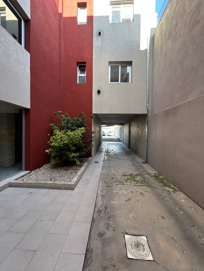 27 E/ 34 Y 35 - DEPARTAMENTO DE DOS DORMITORIOS CON COCHERA - TERRAZA PRIVADA 